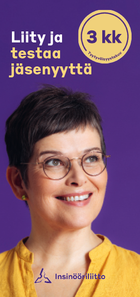 Tyytyväisyystakuu lehtisen kansi, henkilö hymyilee lähikuvassa.
