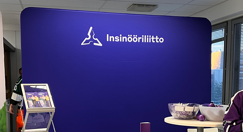 Insinööriliiton tapahtuman ständisetti.